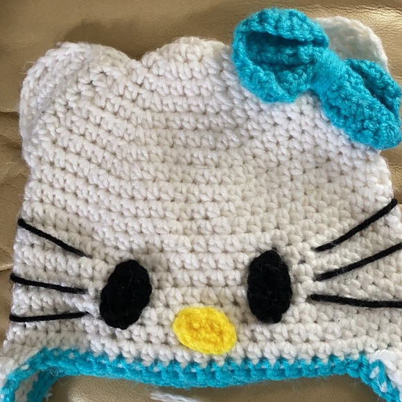 Hello Kitty winter hat - Picture 2 of 8